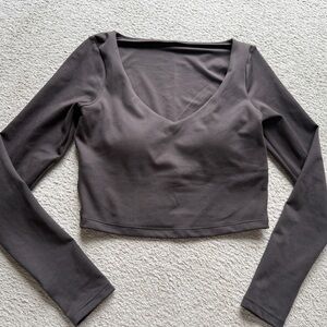 Gilly Hicks Recharge Crop Top Tee Long Sleeve V-Neck Thumbholes Brown Women’s M